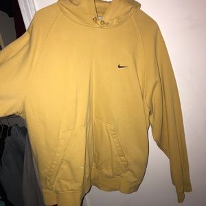 Mustard Nike hoodie.